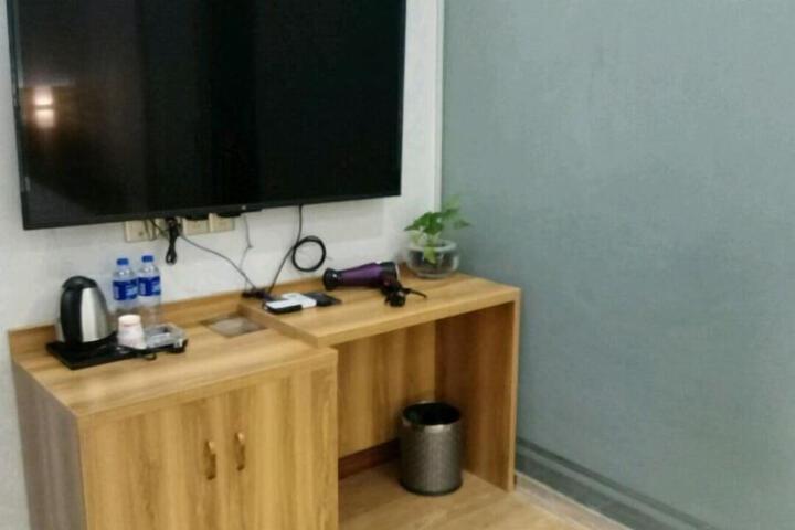 Room 99 of 142