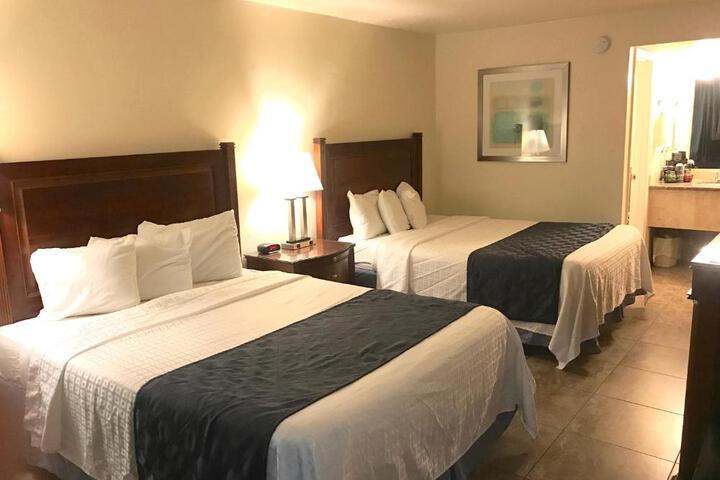 2 Queen Beds (7 of 7)