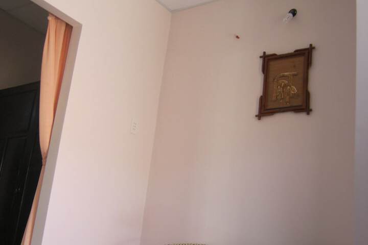 Room 9 of 40