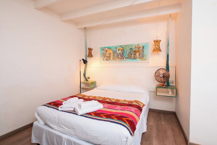 Room 6 of 37