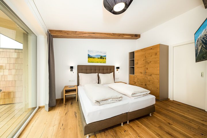 Room 9 of 68