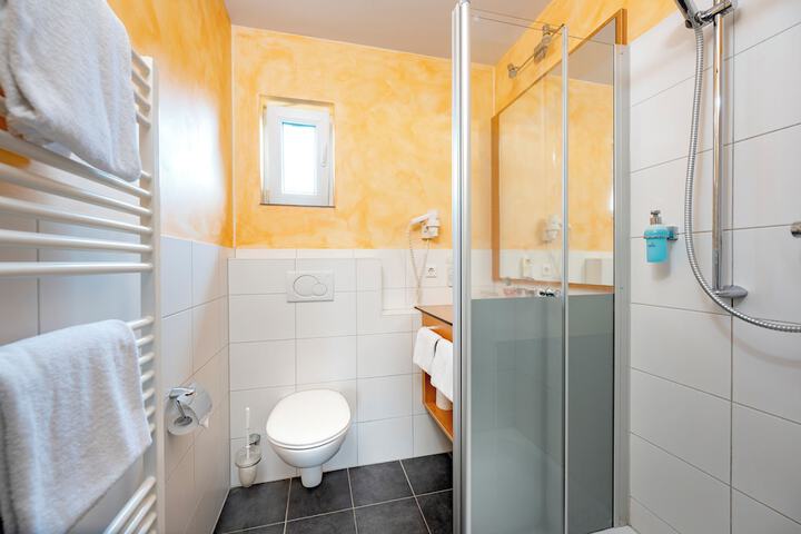 Room 15 of 34
