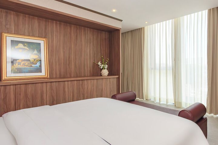 Room 28 of 49