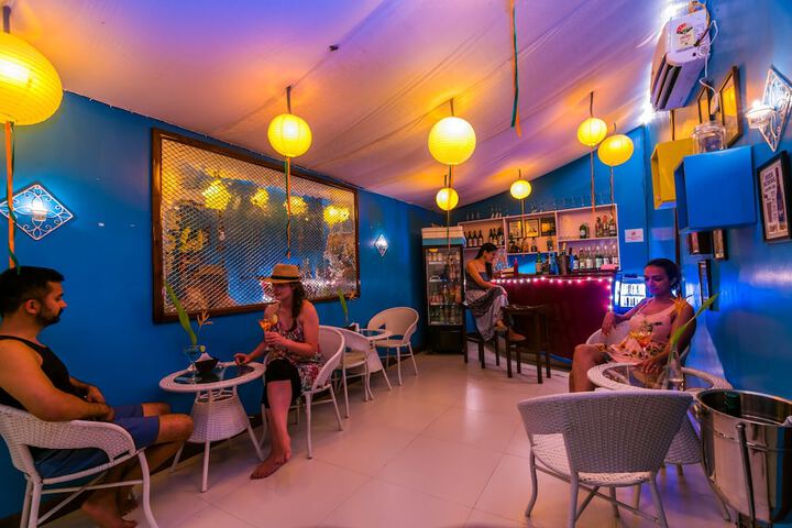 Lounge 100 of 132