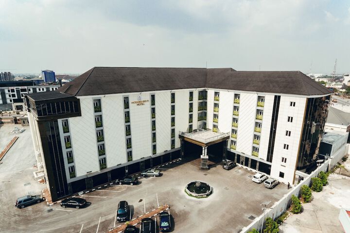 McDons Skye Hotel and Suites