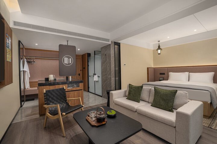Room 2 of 11
