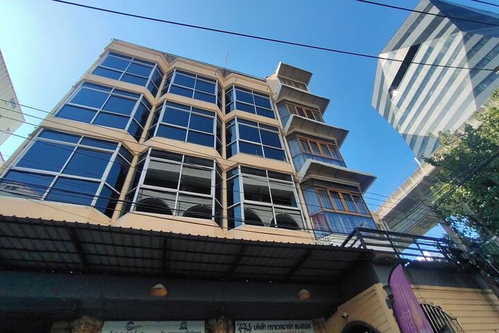 Pratunam Family House