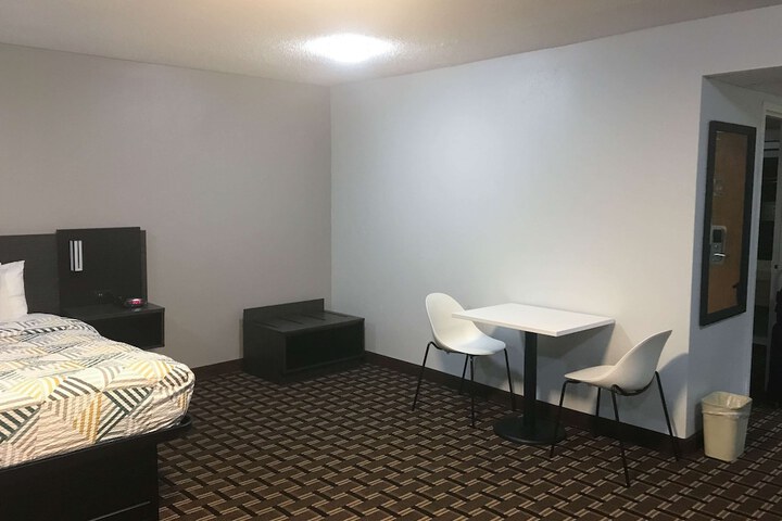 Room 9 of 17