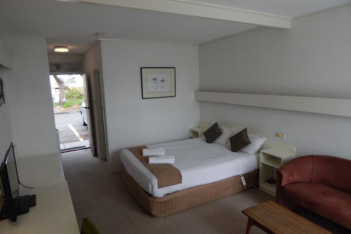 Room 6 of 38