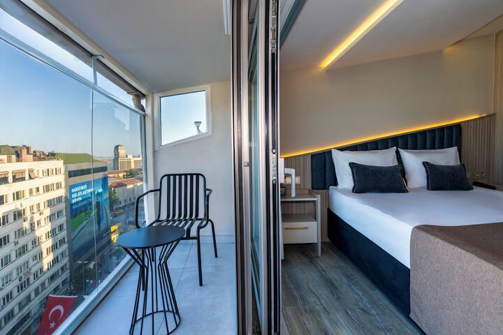 Room 15 of 51
