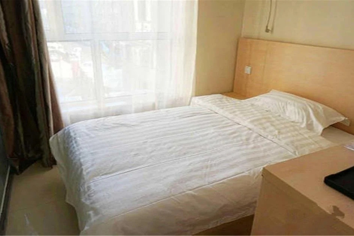 Room 3 of 9