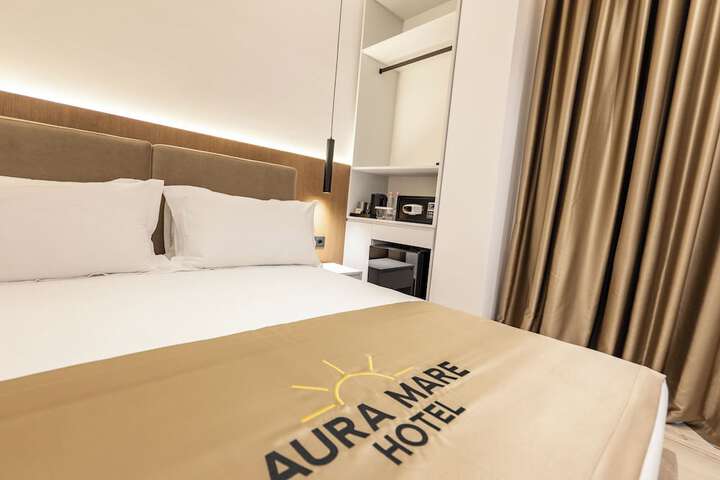 Room 16 of 244
