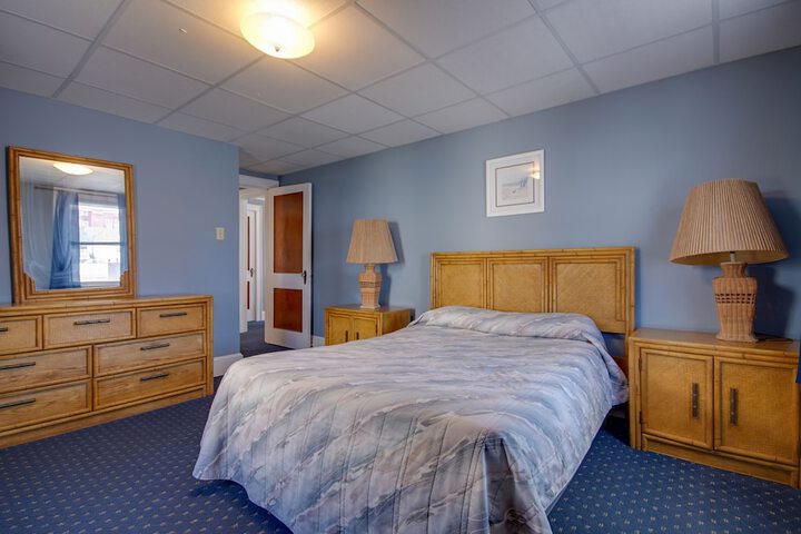 Deluxe Queen Bed (21 of 24)