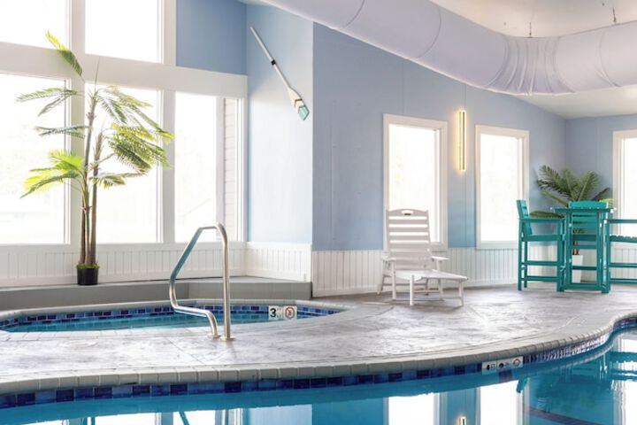Indoor spa tub