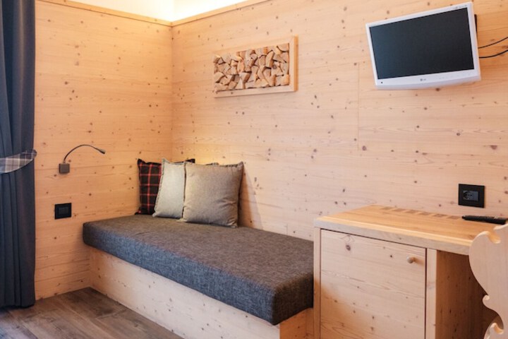 Room 15 of 177