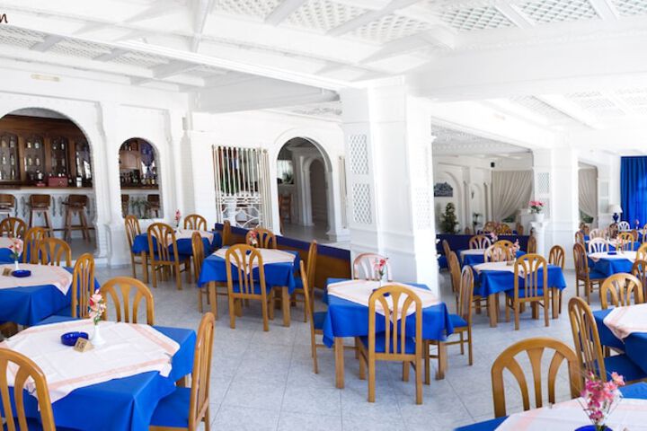 Dining 10 of 15