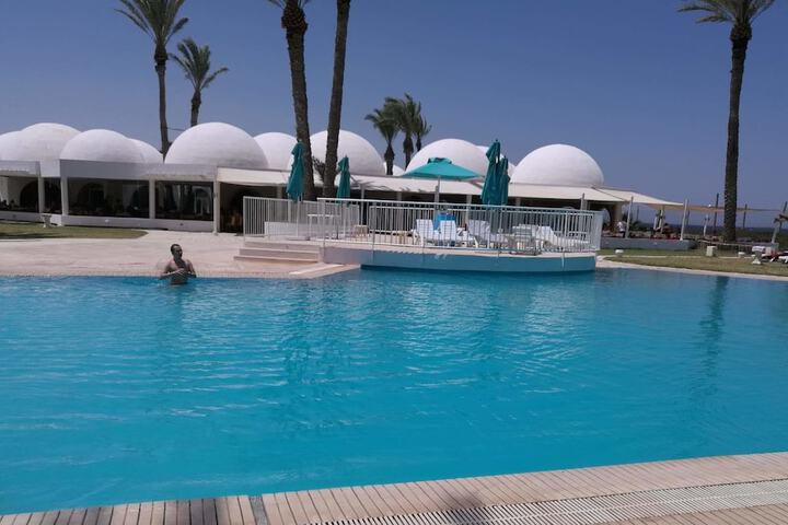 Pool 10 of 22