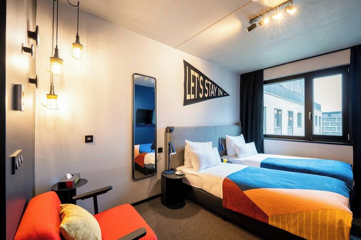 Room 45 of 146