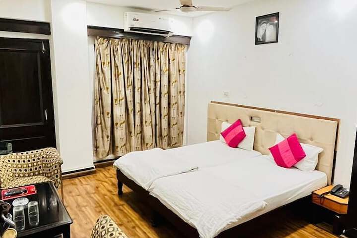Room 16 of 36