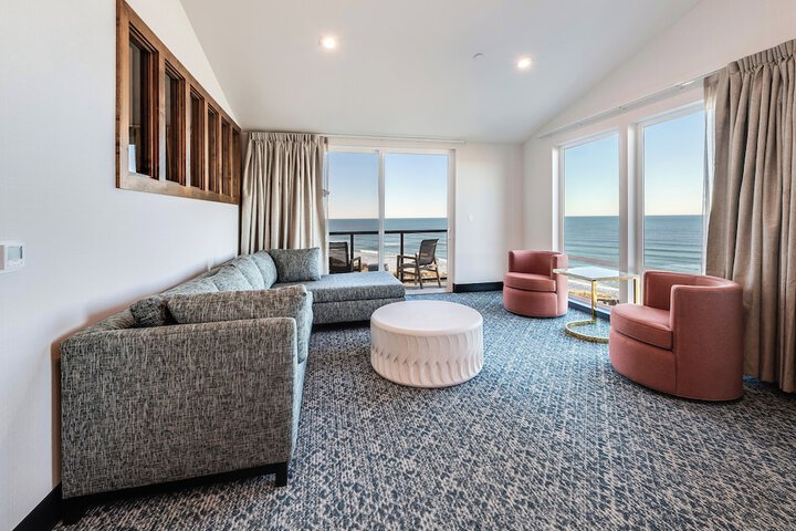 Room 52 of 220