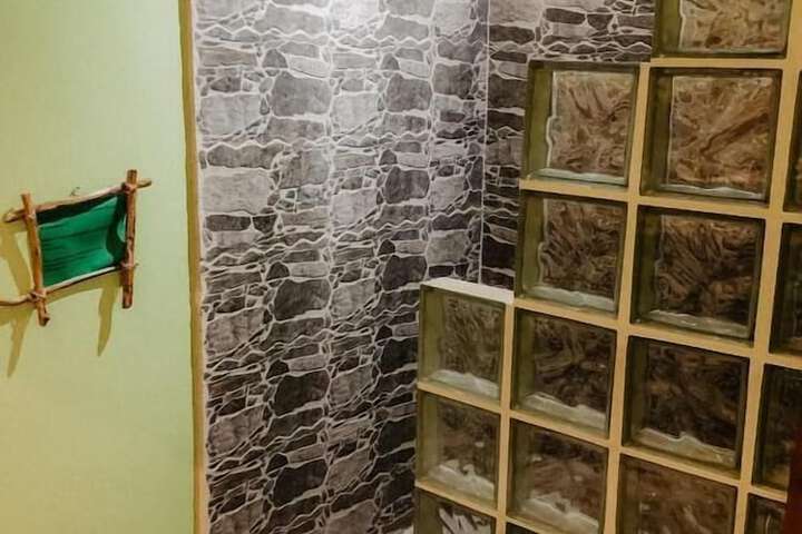 Room 10 of 25