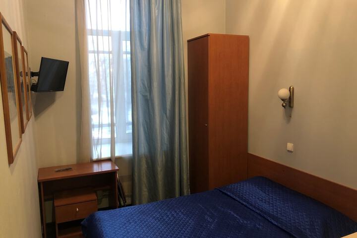 Room 10 of 35