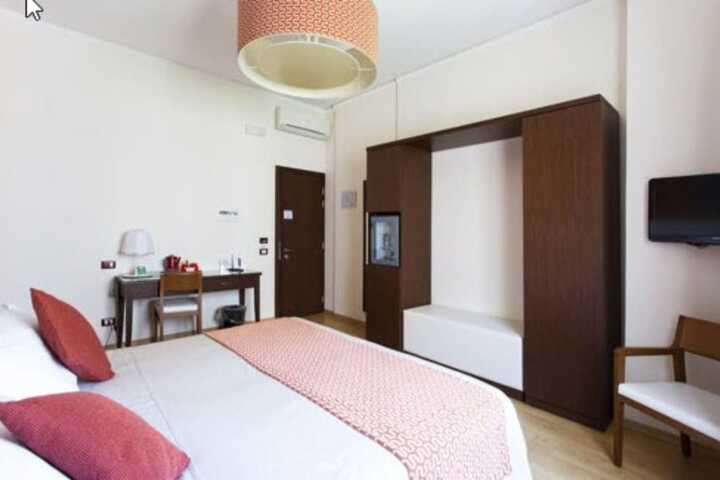 Room 28 of 98