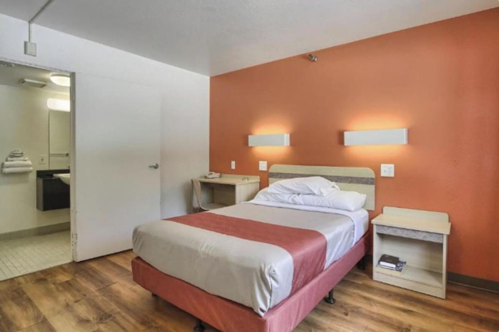 Room 3 of 17