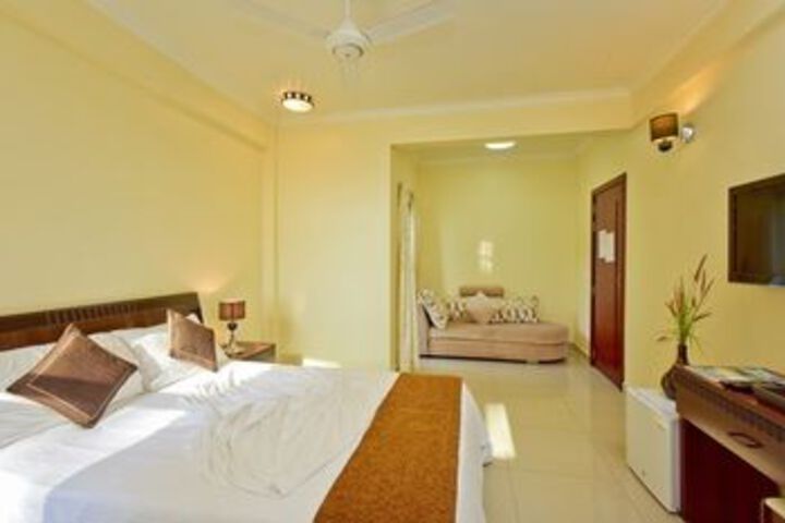 Room 13 of 19