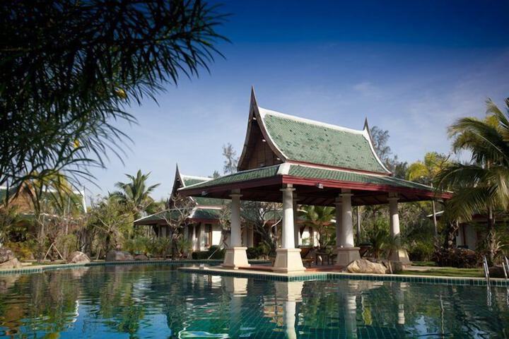 Hotel Pool