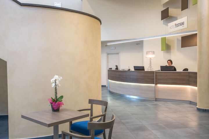 Lobby lounge
