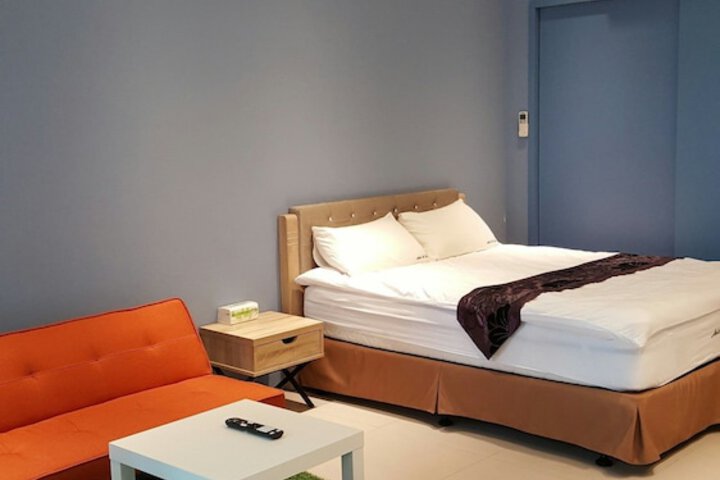Room 11 of 19