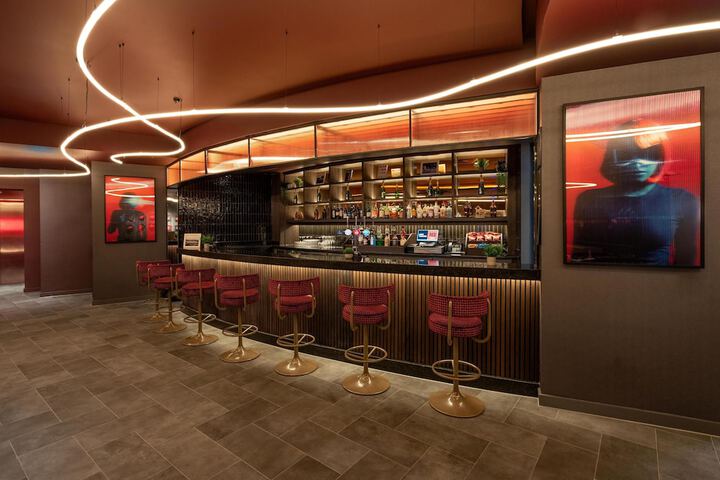 Lounge 67 of 105