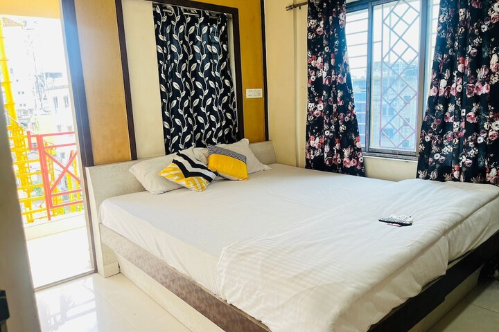 Room 3 of 9