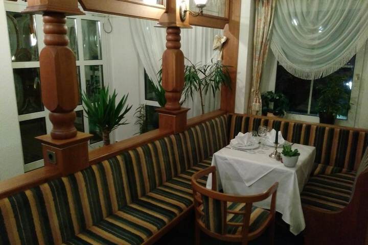 Dining 31 of 57
