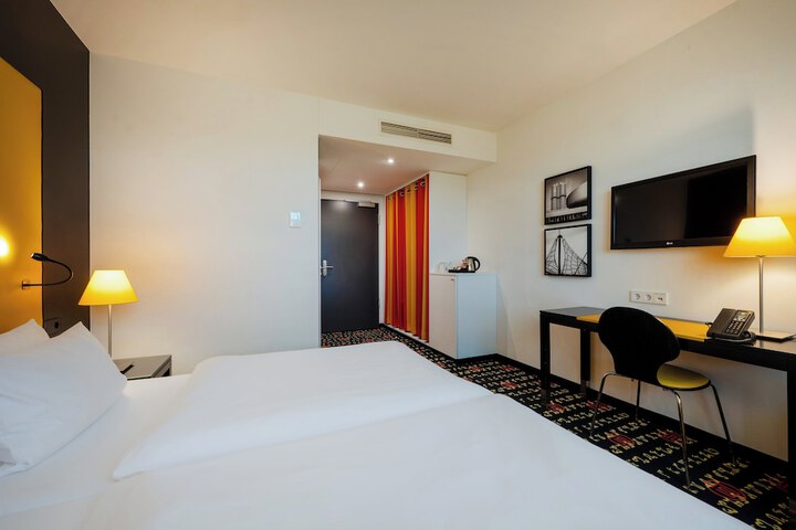 Room 20 of 90