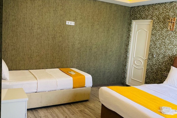 Room 2 of 39