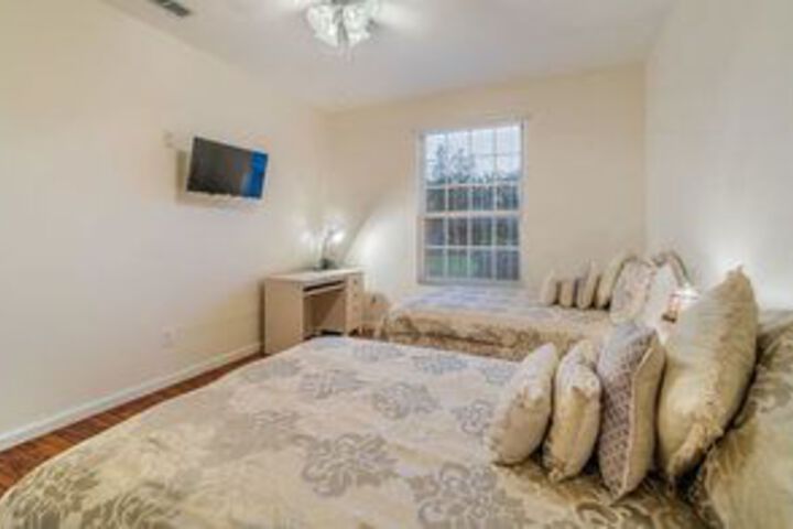 Room 7 of 18