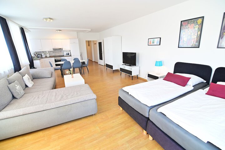 Room 93 of 149