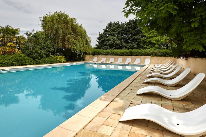 Hotel with Pool