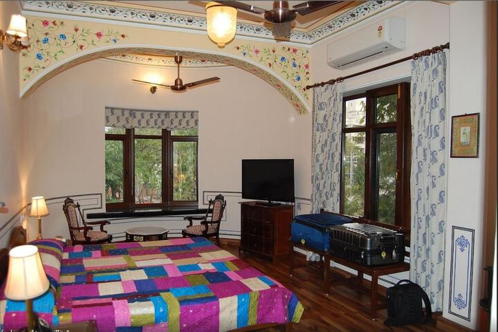 Room 8 of 34