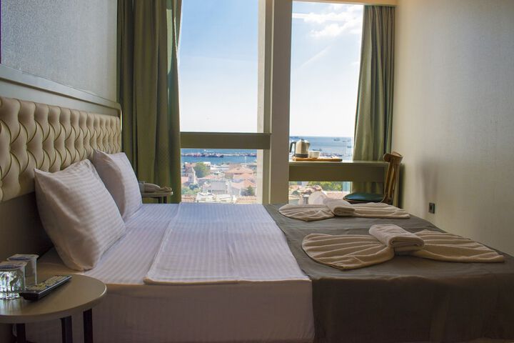 Room 8 of 42