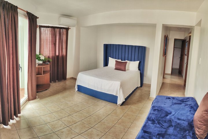 Room 6 of 25