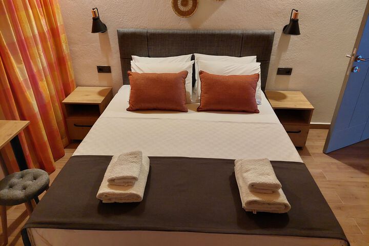 Room 10 of 11
