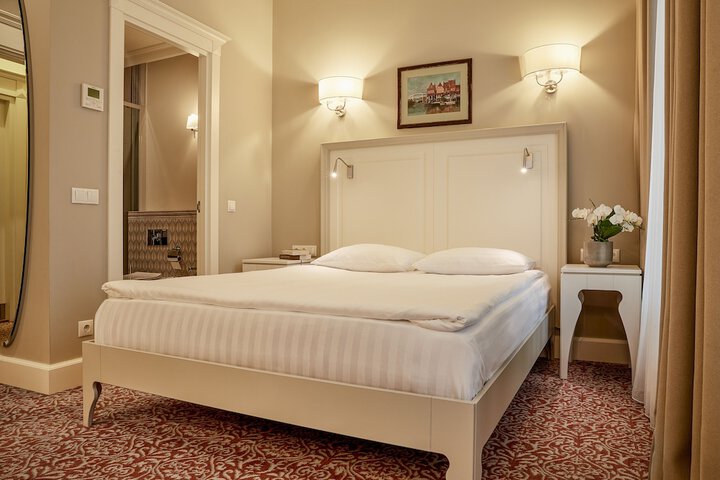 Room 32 of 63