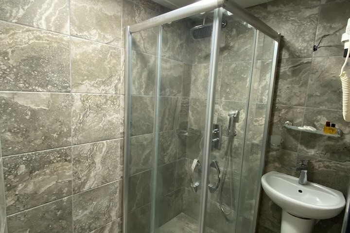 Room 15 of 27