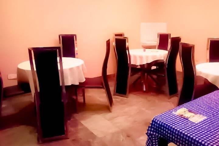 Dining 8 of 15