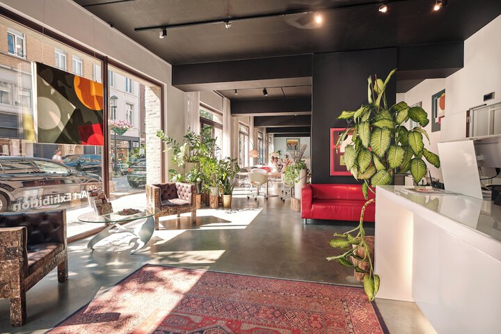 Entrance & Lobby