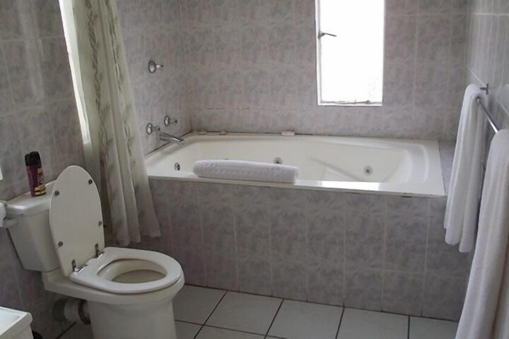 Room 10 of 37