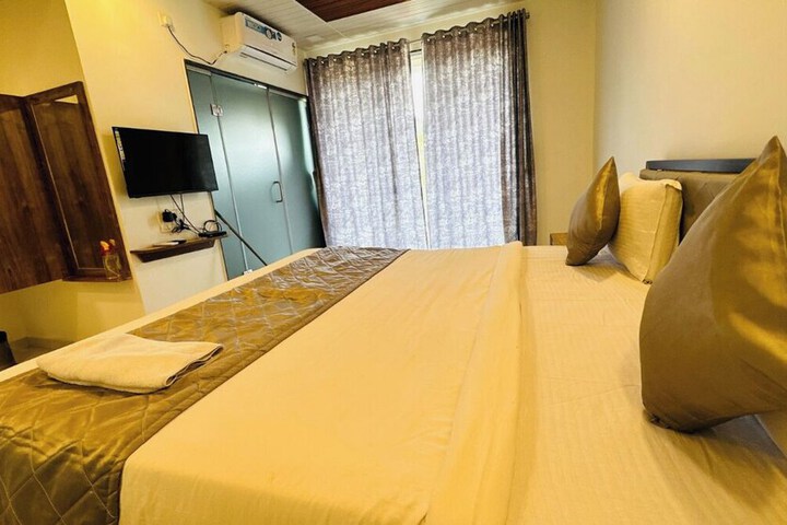 Room 6 of 25